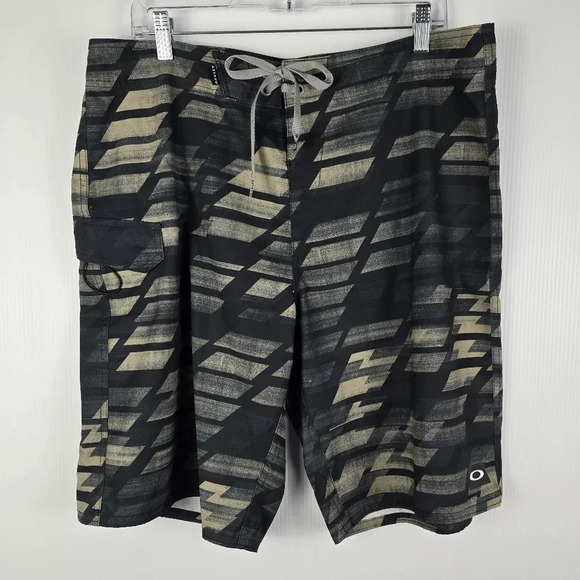 Oakley Board Short Men's 34 Swim Trunks Drawstring Pockets Geometric Pattern - Picture 1 of 10
